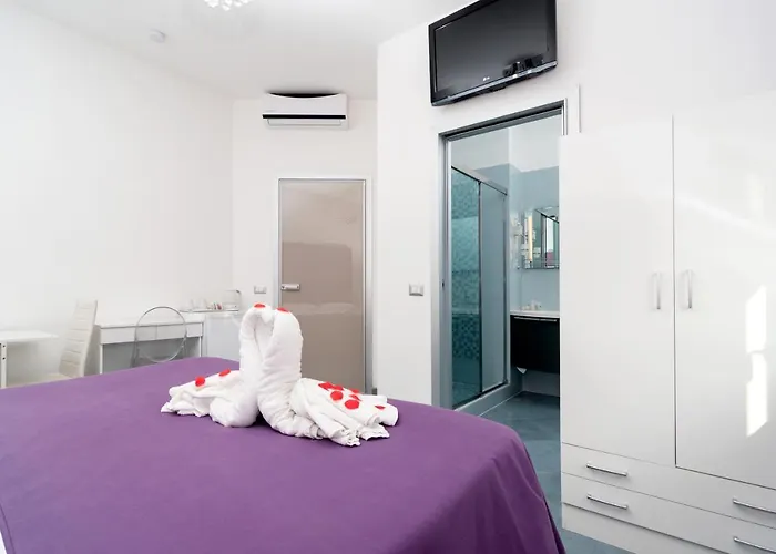 Emily Konukevi Sorrento